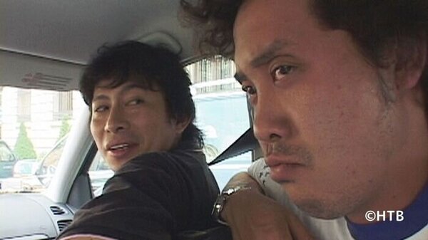 フィレンツェの街並みをレンタカーで優雅に !? 進む 鈴井貴之 と大泉洋 　『水曜どうでしょうプレミア』で「ヨーロッパ20カ国完全制覇・完結編」全話配信中！　サムネイル