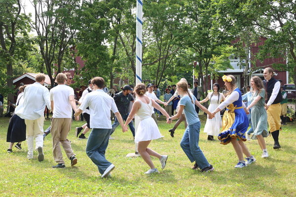 札幌からすぐそこ当別町で「Midsommer（夏至祭）」が開催！スウェーデンで行われる美しい祭りを北海道で味わう　サムネイル