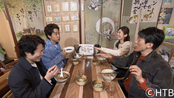 札幌市東区の個性派「濃厚醤油ラーメン」に豚一家が衝撃！「おにぎりあたためますか」は毎週放送直後に『hod』で配信中！　サムネイル