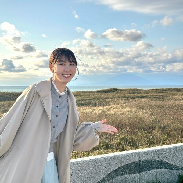 秋を満喫！ 色づく木々の葉に食欲の秋を満たす美味しい食べ物も…重ね着を楽しむ秋ファッション　サムネイル
