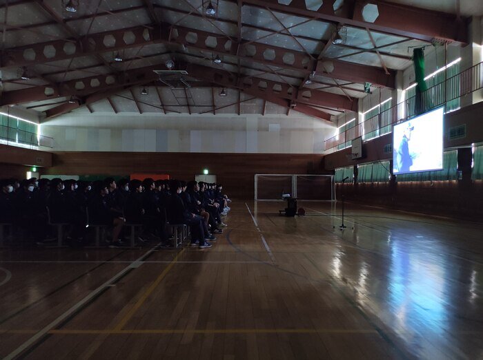 写真②中学校の体育館.jpg